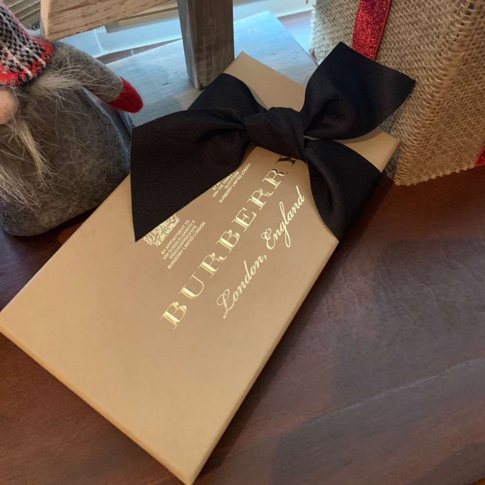 Burberry Box w/ Bow